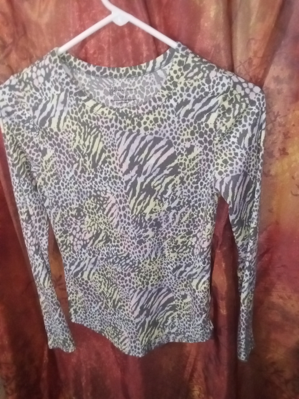 No Boundaries Women's Long Sleeve Thermal WithAnimal Mix Print